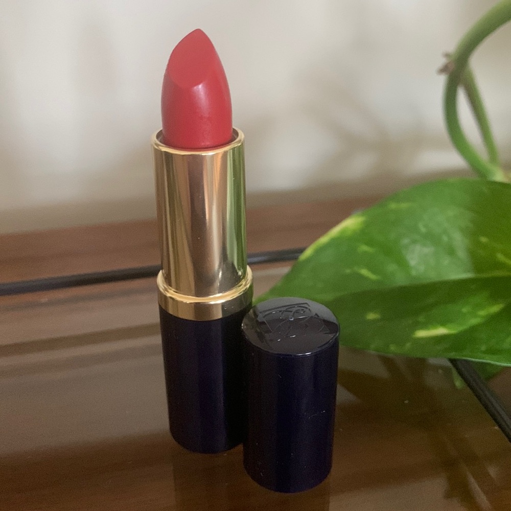 Estée Lauder Pure Color Lipstick in Scarlet Siren
